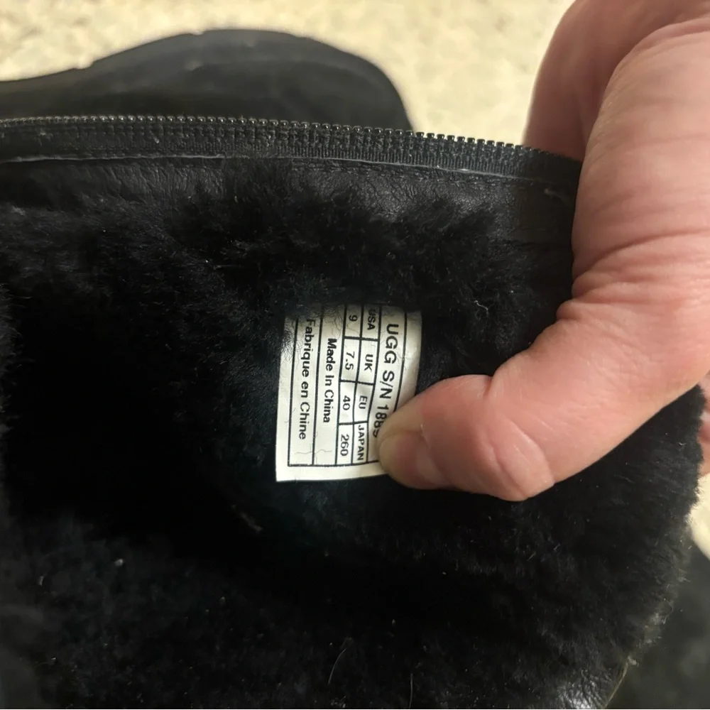 UGG Black Winter Boots - Picture 5 of 5